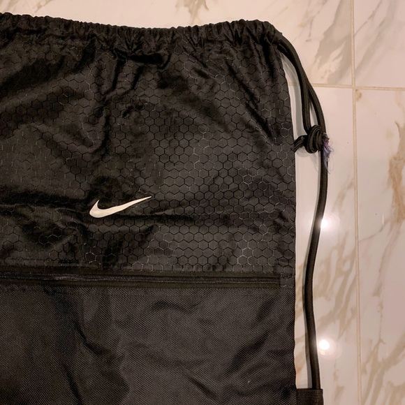 NIKE ELITE Drawstring Workout Bag - Picture 2 of 3